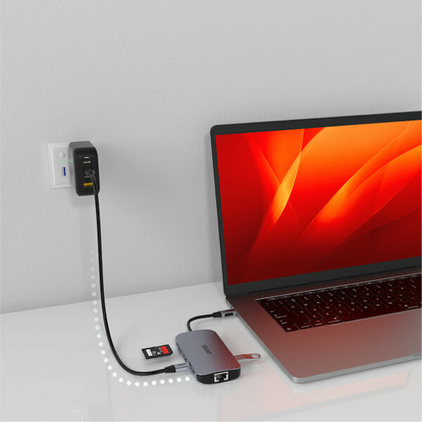HUB USB Unitek N9+ D1071A USB-C podłączony do laptopa
