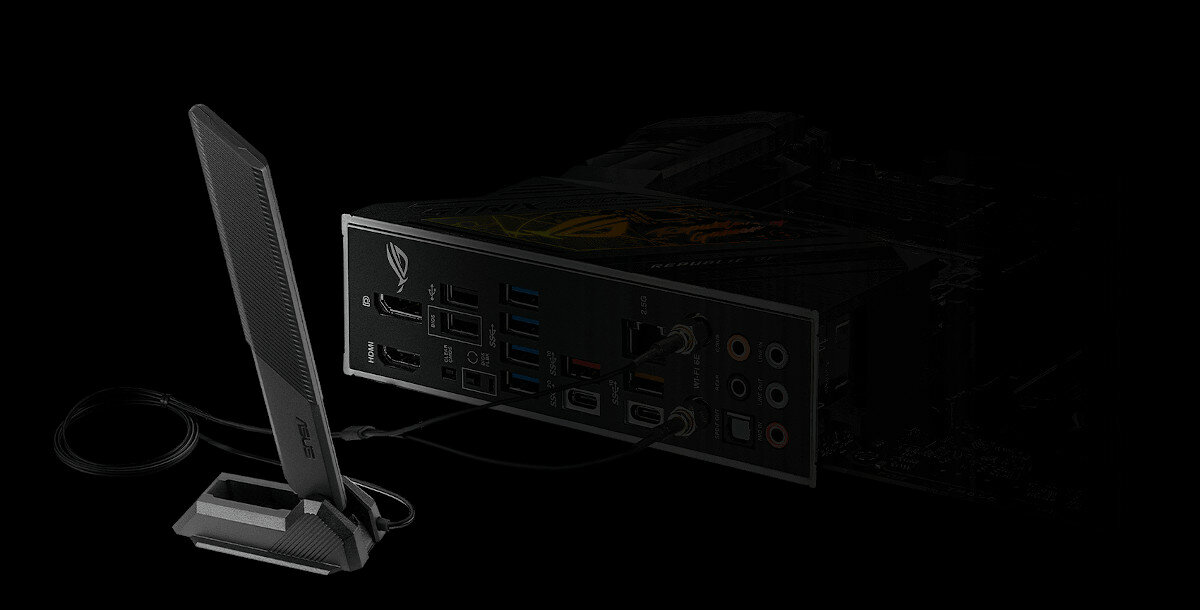 Płyta główna ASUS ROG Strix Z790-H Gaming zdjęcie płyty głównej z podłączoną anteną WiFi