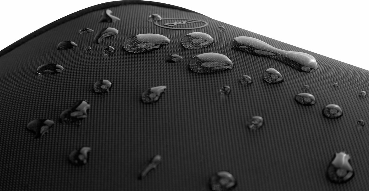 Plecak Dell EcoLoop Pro 17 czarny widok kropli wody na powierzchni plecaka 