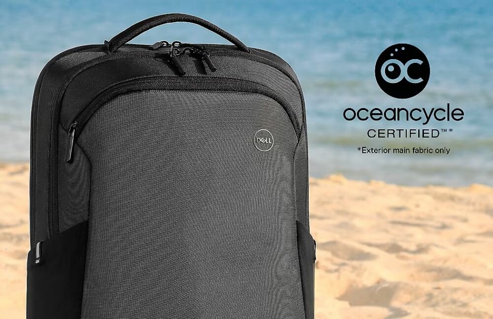 Plecak Dell EcoLoop Pro 17 czarny widok plecaka na tle oceanu i plaży