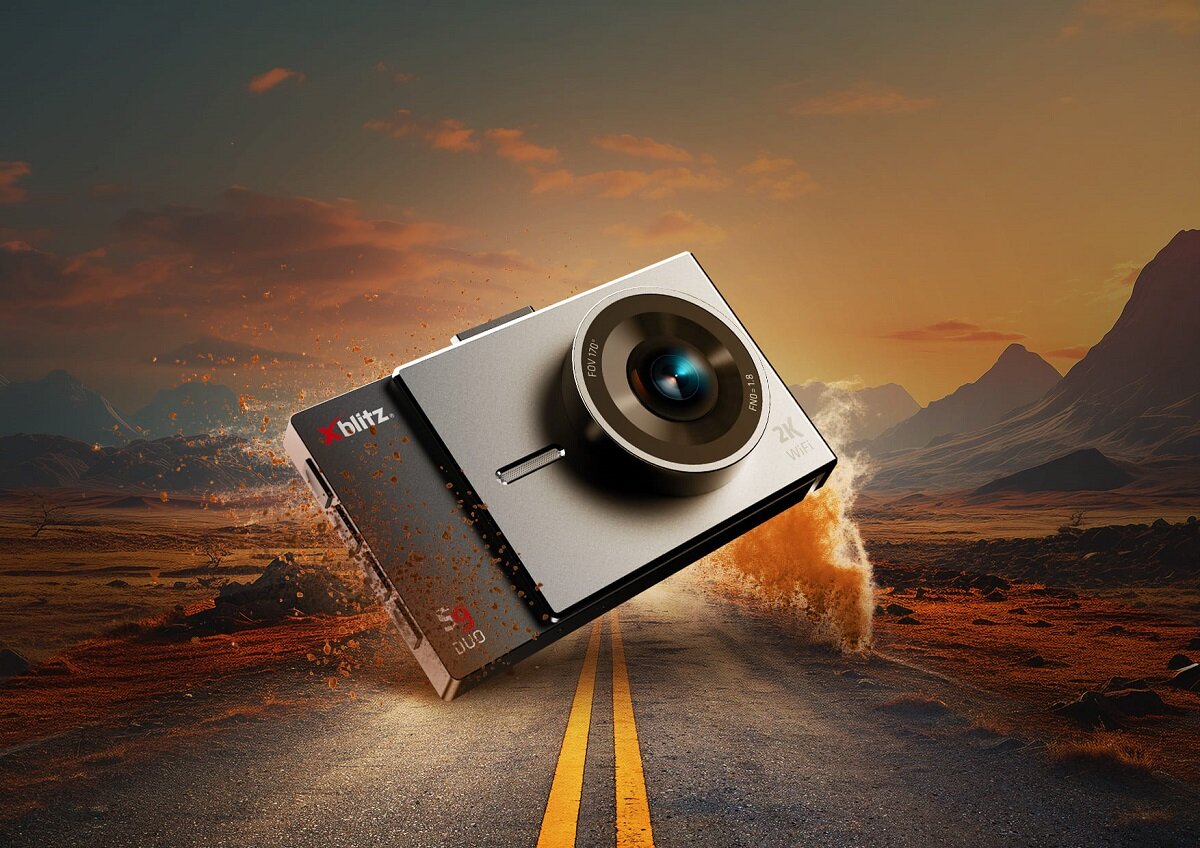 Wideorejestrator Xblitz S9 Duo 200mAh na tle drogi pod skosem